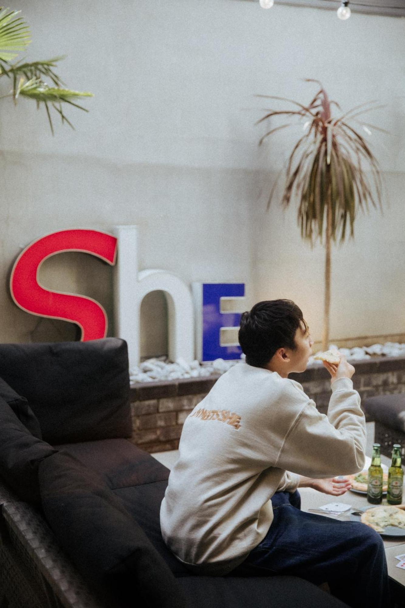 Hotel She, Осака Экстерьер фото