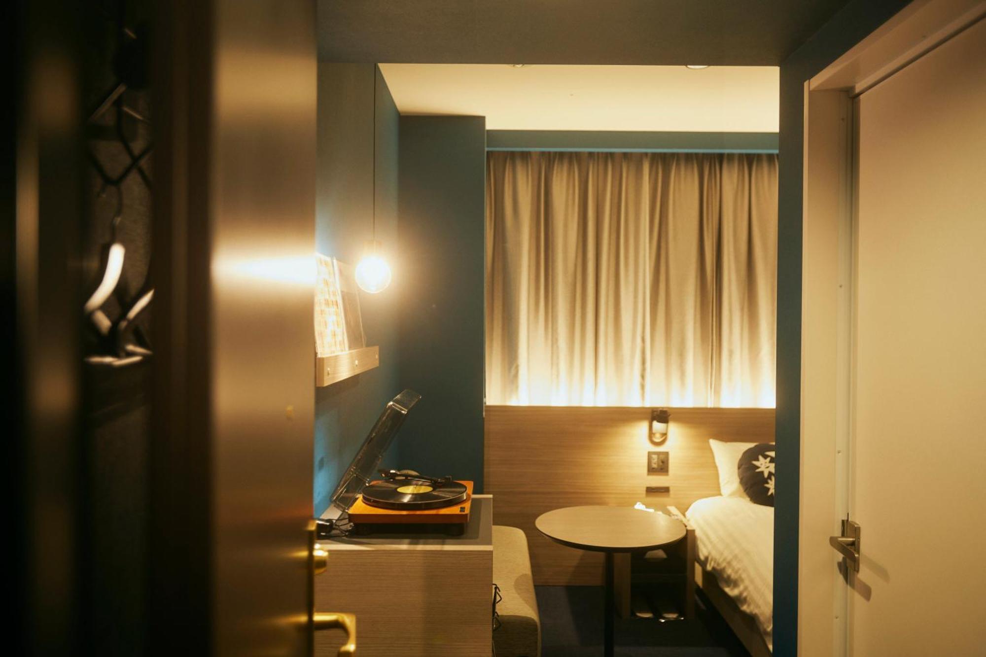 Hotel She, Осака Экстерьер фото