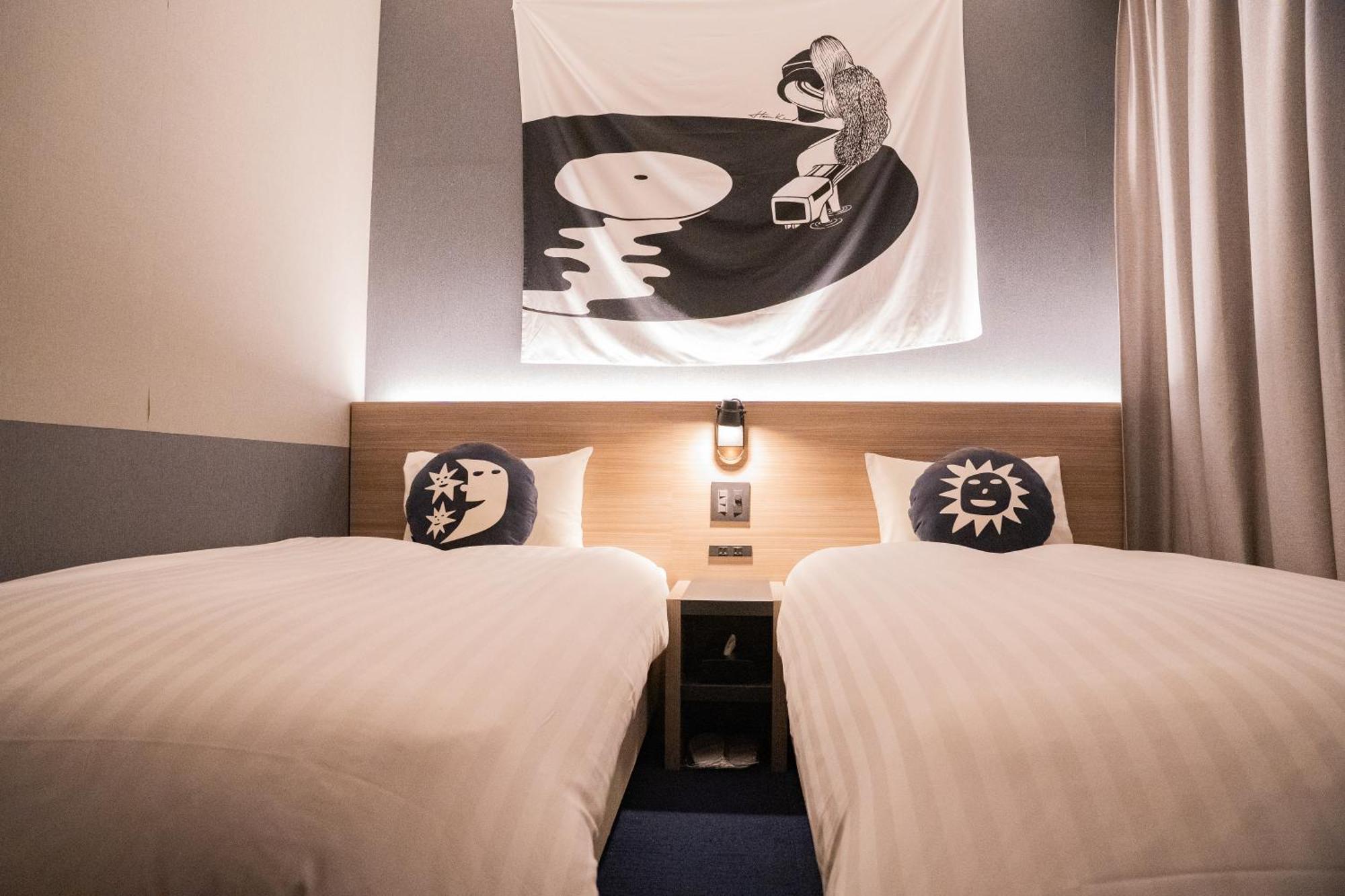 Hotel She, Осака Экстерьер фото