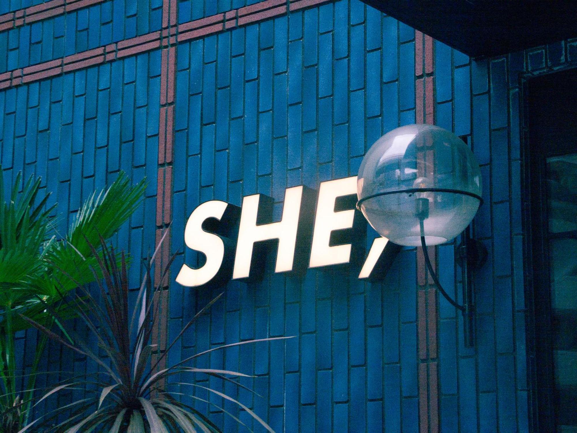 Hotel She, Осака Экстерьер фото