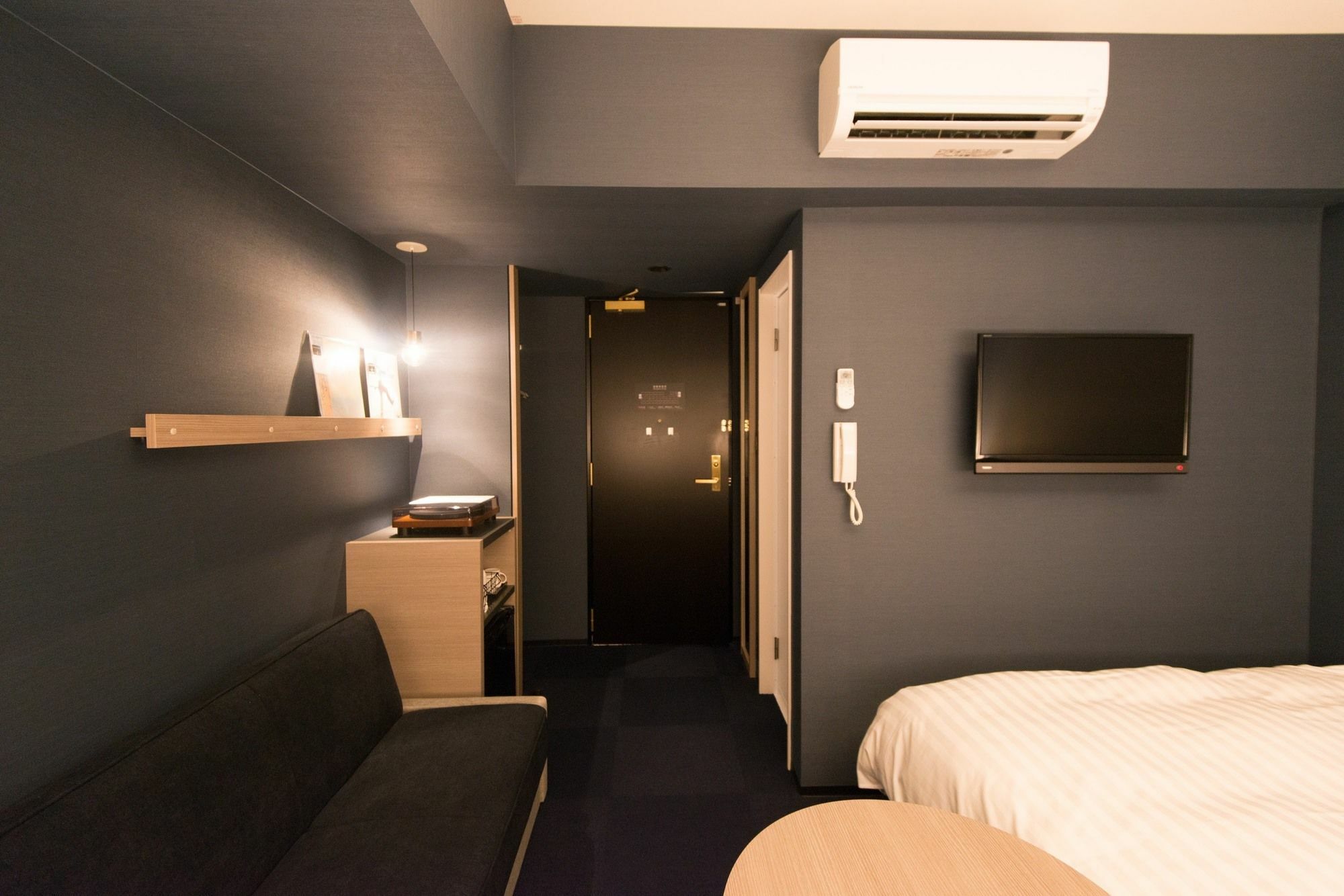 Hotel She, Осака Экстерьер фото
