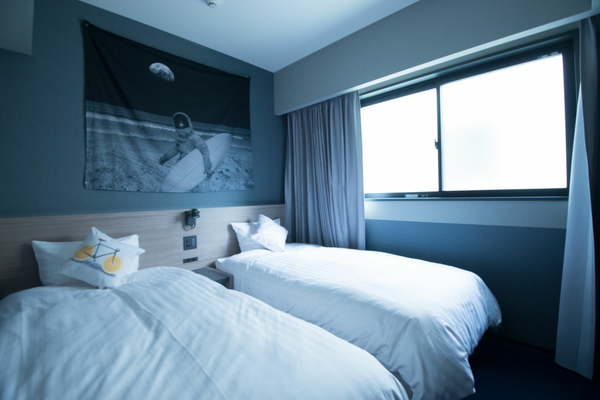 Hotel She, Осака Экстерьер фото